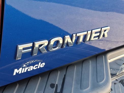 Used 2014 Nissan Frontier SL w/ SL Moonroof Package image 31