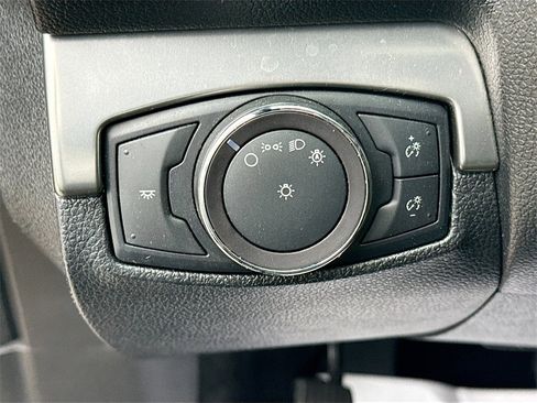 Used 2018 Ford Explorer XLT image 11