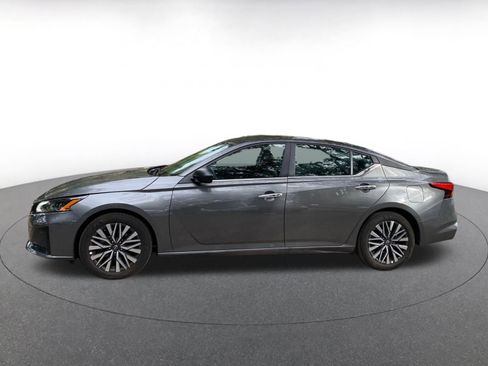 Used 2025 Nissan Altima 2.5 SV image 4