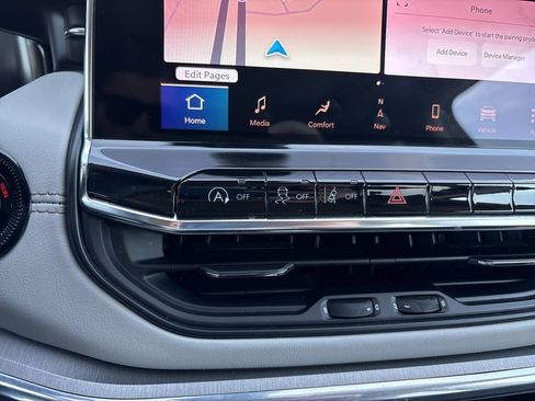 Used 2022 Jeep Compass Limited w/ Elite Group image 18