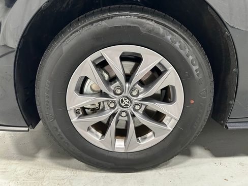 Used 2025 Toyota Sienna XLE image 67