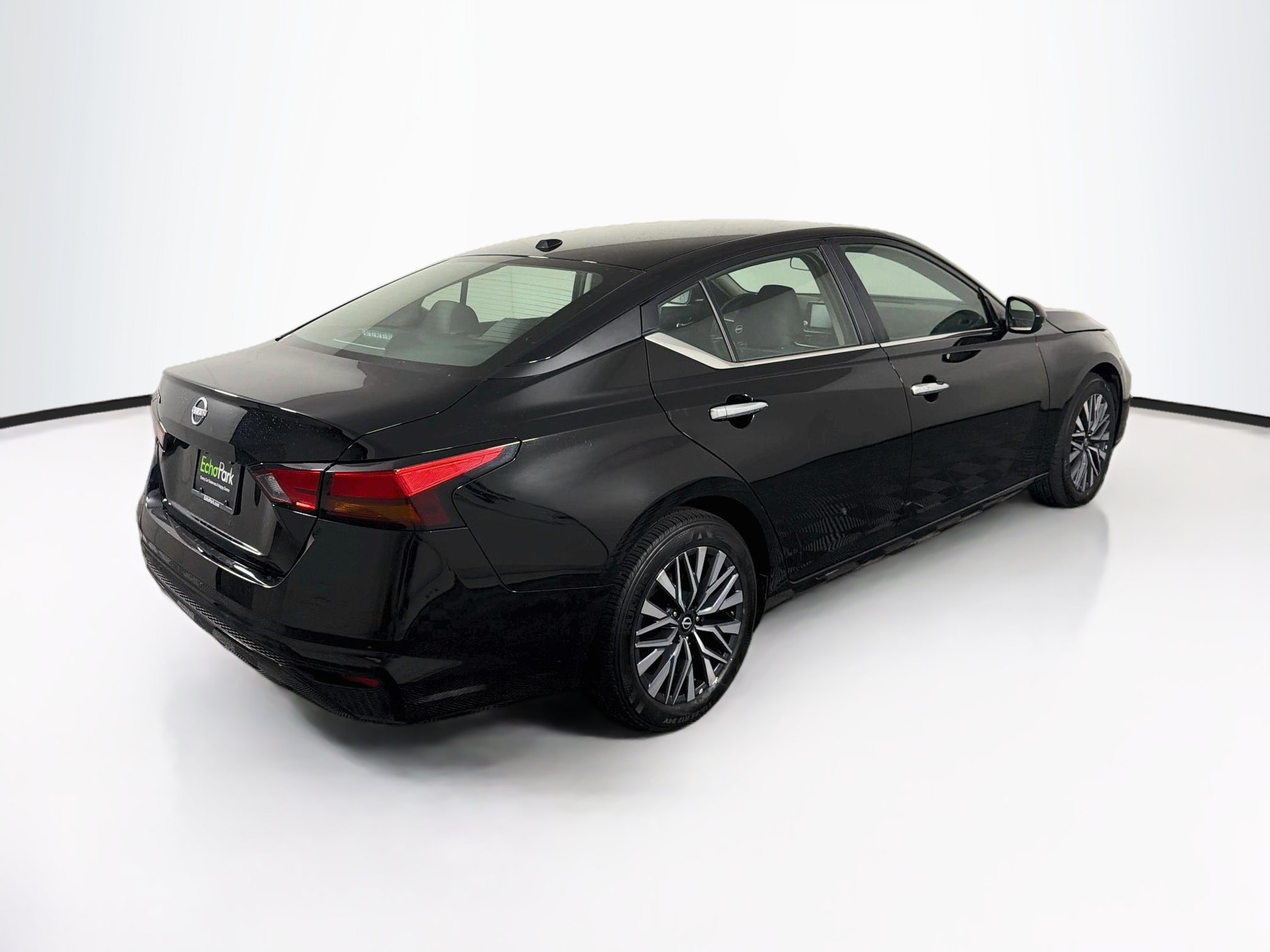 Used 2025 Nissan Altima 2.5 SV FWD image 9