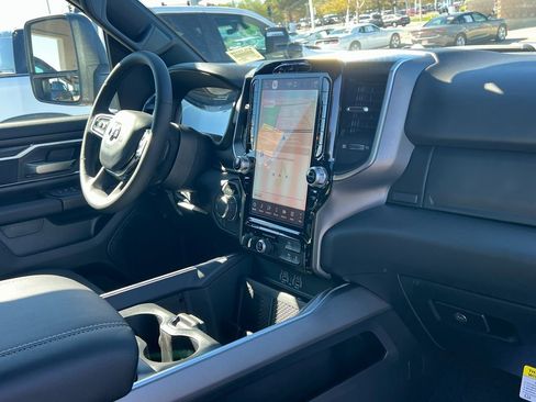 New 2026 RAM 1500 4x4 Crew Cab image 11