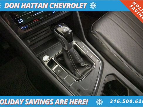 Used 2023 Volkswagen Tiguan SE w/ Panoramic Sunroof Package image 12