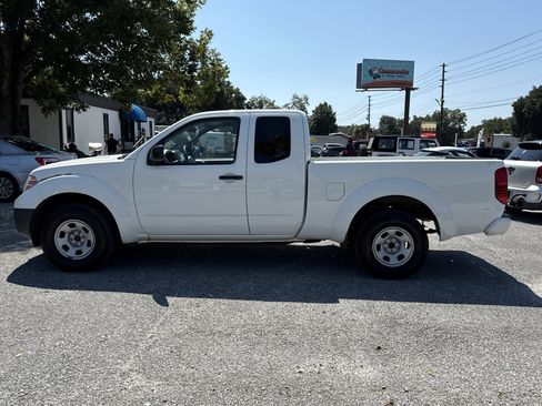 Used 2018 Nissan Frontier S image 2
