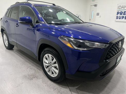 Used 2024 Toyota Corolla Cross LE w/ Moonroof Package AWD/4WD image 2