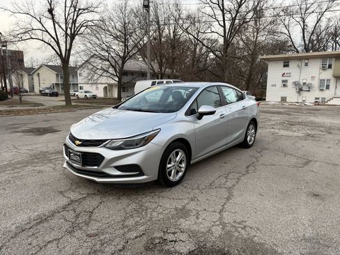 Used 2017 Chevrolet Cruze LT w/ Convenience Package image 3