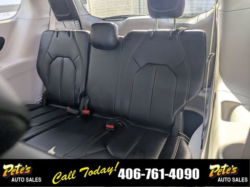 Used 2023 Chrysler Pacifica Touring-L image 23