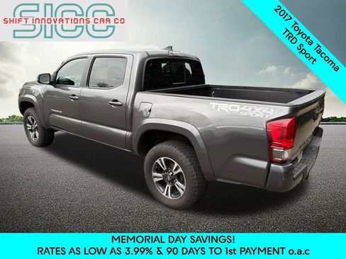 Used 2017 Toyota Tacoma TRD Sport AWD/4WD image 4