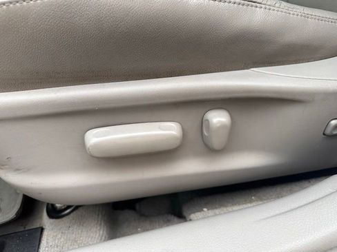 Used 2011 Toyota Camry XLE image 9