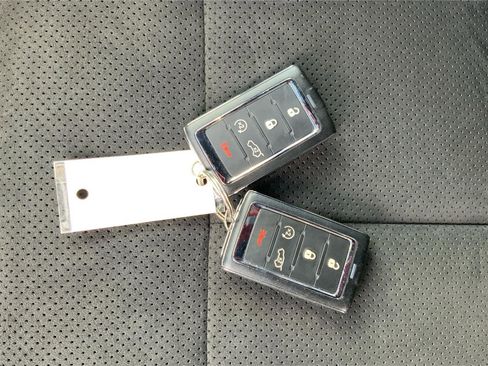 Used 2023 Jeep Grand Cherokee L Laredo image 37