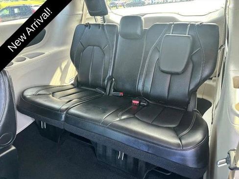 Certified 2024 Chrysler Pacifica Touring-L FWD image 11