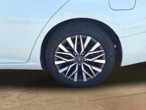 Used 2025 Nissan Altima 2.5 SV FWD image 24