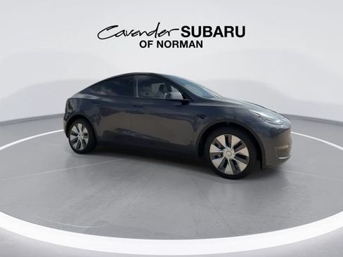 Used 2023 Tesla Model Y Long Range AWD/4WD image 2