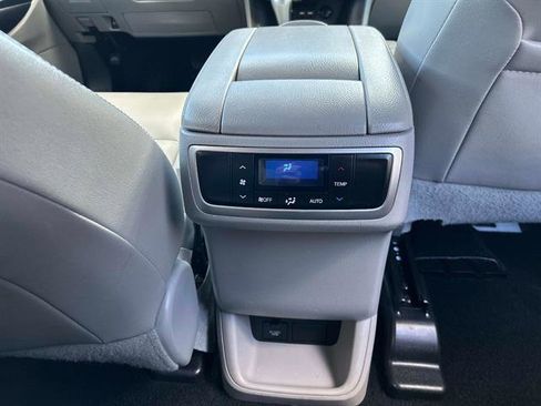 Used 2019 Toyota Highlander XLE image 15