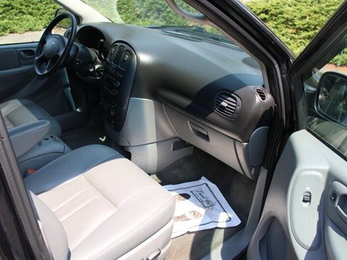 Used 2007 Dodge Grand Caravan SXT FWD image 12