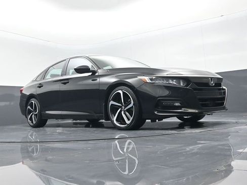 Used 2018 Honda Accord Sport image 17