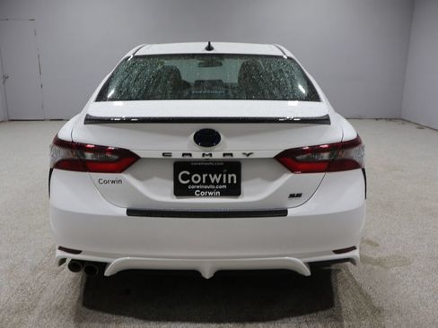 Used 2023 Toyota Camry SE FWD image 3