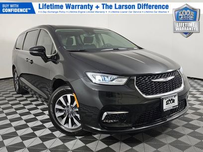 Used 2022 Chrysler Pacifica Touring-L
