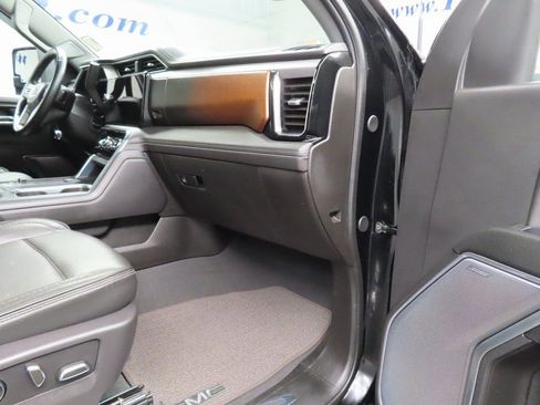 Used 2024 GMC Sierra 3500 Denali w/ Denali Reserve Package image 35