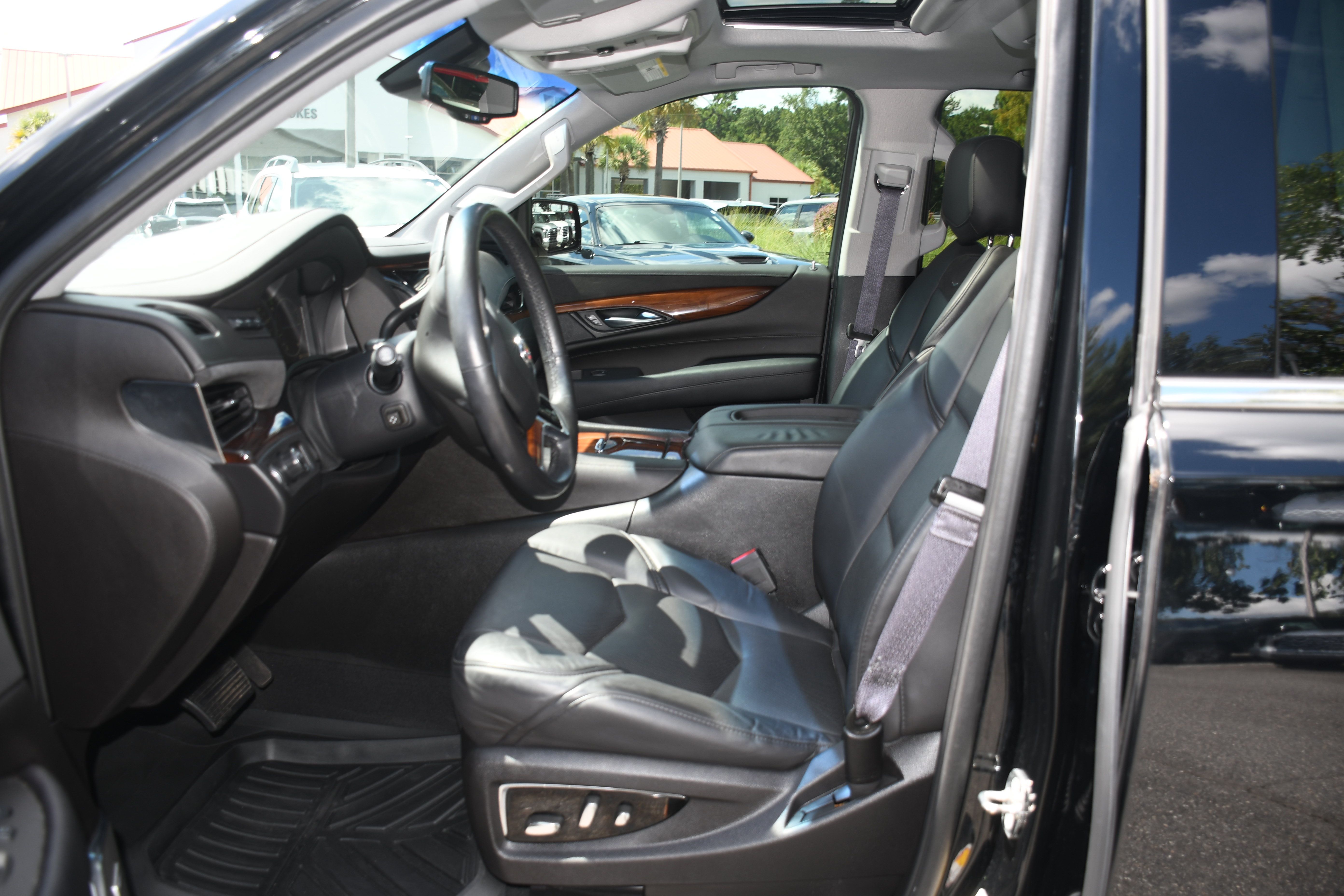 Used 2015 Cadillac Escalade Premium RWD image 8