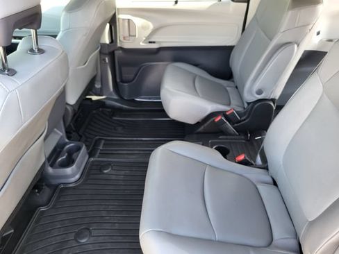 Used 2023 Toyota Sienna XLE FWD image 22