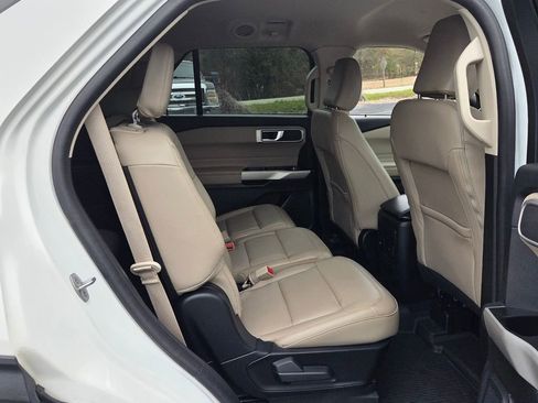 Used 2022 Ford Explorer XLT w/ Equipment Group 202A image 15