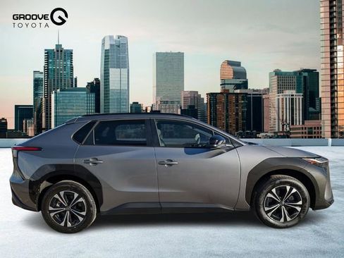 Used 2023 Toyota bZ4X XLE w/ Weather Package image 7