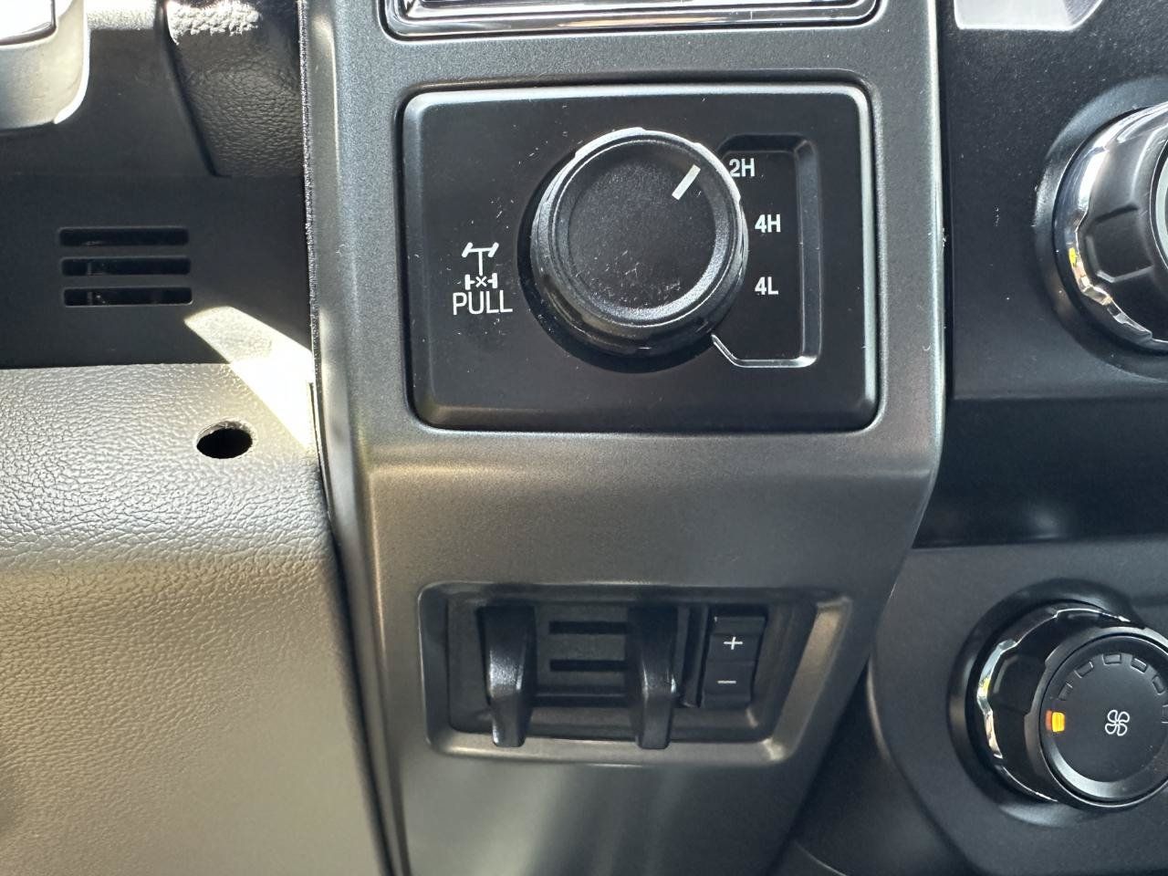 Used 2022 Ford F350 XLT w/ XLT Premium Package AWD/4WD image 56