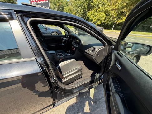 Used 2022 Dodge Charger SXT w/ Leather Interior Group RWD image 13