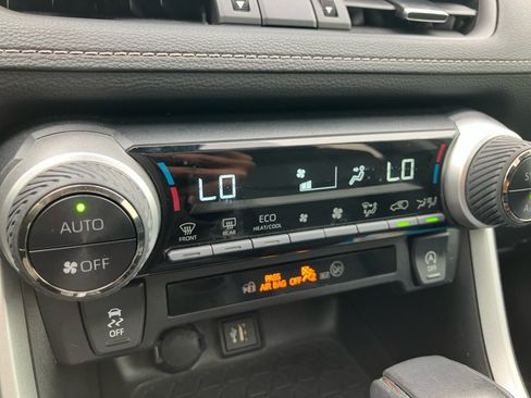 Used 2024 Toyota RAV4 XLE Premium image 22