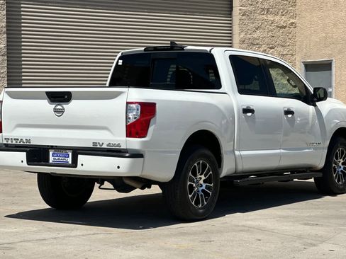 Used 2023 Nissan Titan SV image 3