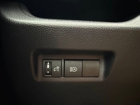 Used 2022 Toyota RAV4 XLE FWD image 22
