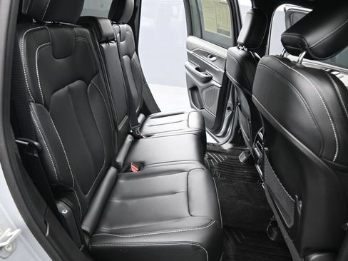 Used 2025 Jeep Grand Cherokee Limited w/ Black Appearance Package RWD image 27