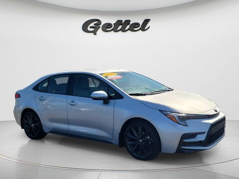 Used 2025 Toyota Corolla SE FWD image 3