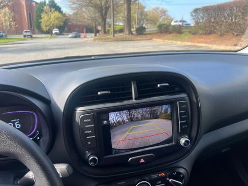 Used 2025 Kia Soul LX w/ LX Technology Package image 20