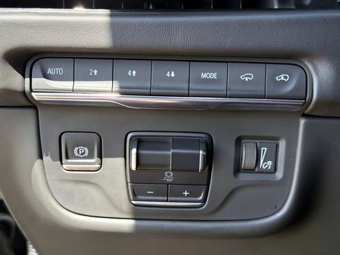Used 2025 Cadillac Escalade Sport Platinum w/ LPO, ONYX Package AWD/4WD image 35