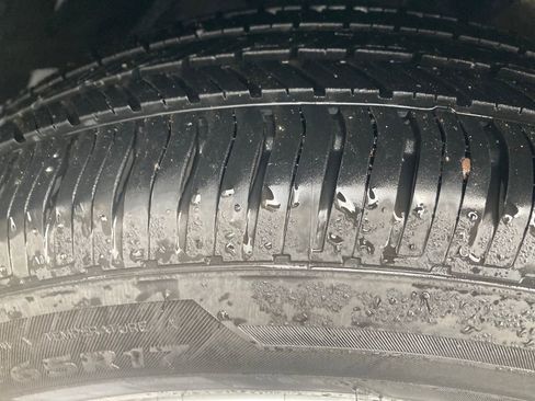 Used 2018 Nissan Rogue SV w/ Premium Package image 32