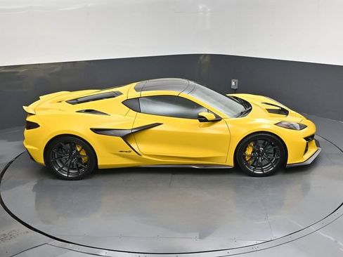 Used 2025 Chevrolet Corvette ZR1 w/ Stealth Interior Trim Package RWD image 13