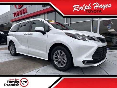 Certified 2025 Toyota Sienna XLE image 1