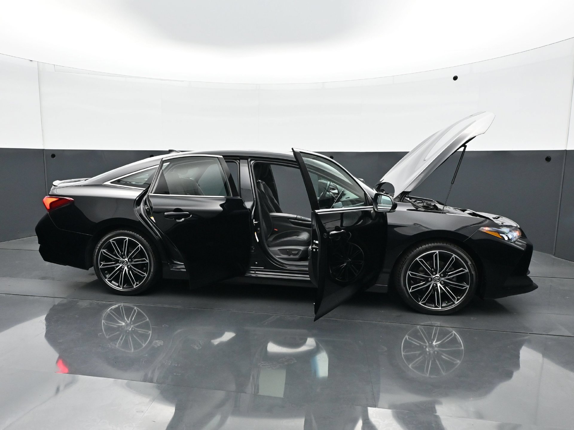 Used 2019 Toyota Avalon XSE FWD image 35