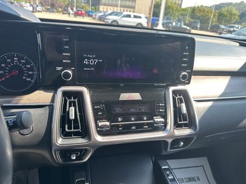 Used 2023 Kia Sorento S w/ Panoramic Sunroof Package image 17