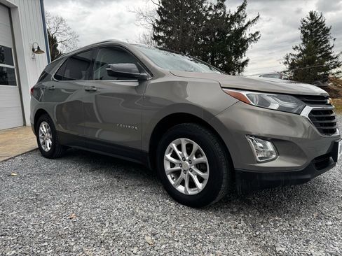 Used 2018 Chevrolet Equinox LT w/ Sun & Infotainment Package image 2