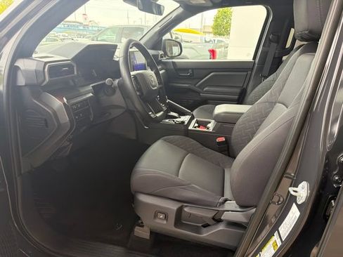 Certified 2025 Toyota Tacoma SR5 AWD/4WD image 17