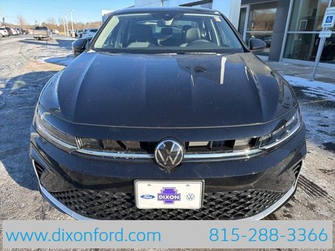 New 2026 Volkswagen Jetta SE image 2