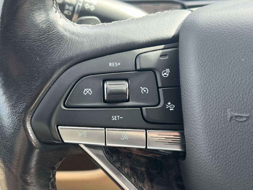 Used 2021 Cadillac Escalade Premium Luxury AWD/4WD image 25