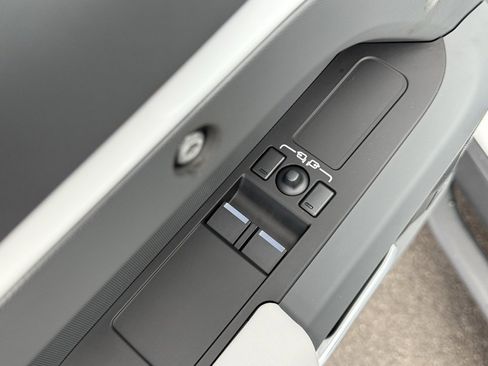 Certified 2025 Land Rover Defender 90 S image 15