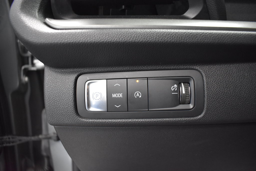 Used 2025 Chevrolet Traverse LT FWD image 19
