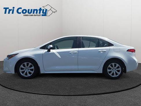 Used 2025 Toyota Corolla LE FWD image 5