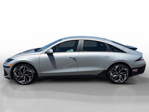 Used 2024 Hyundai Ioniq 6 SEL RWD image 2